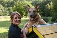 Diensthundführerin mit Diensthund