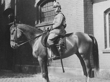 Vor dem Streifenritt - 30er Jahre