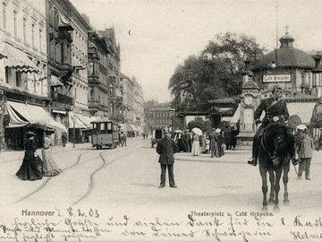 Historische Postkarte von 1903, mit der Darstellung eines Standpostens auf dem Kröpcke in Hannover.