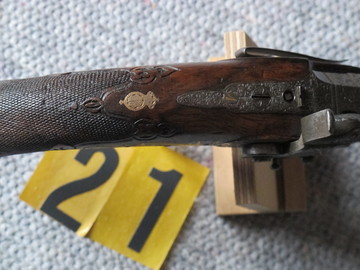 Vorderlader-Pistole, Perkussionspistole von G.L. Rasch, Braunschw., um 1850. Lauf achteck., mit vielf. Zügen, Stempelung 2 (Pistolennr., Teil eines Paares). Schlossplatte mit Signatur. Knauf und Daumenblech aus Silber, graviert mit Krone und W. Inv: 32