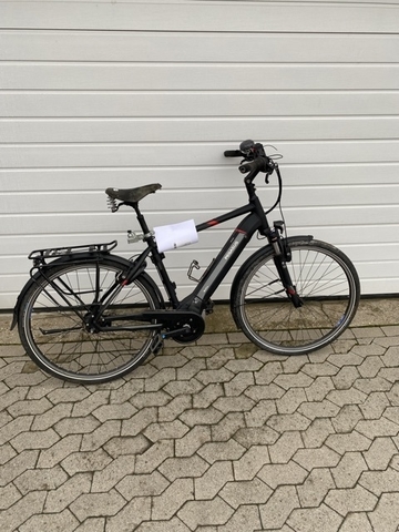 E-Bike der Marke Pagasus, Typ Premio in schwarz, Rahmennummer AA80735517 (markante schwarze/weiße Klingel links am Lenker)