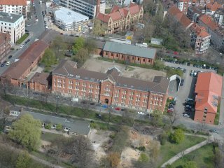 Luftbild des Welfenplatz 1 und 1a in seiner heutigen Form.