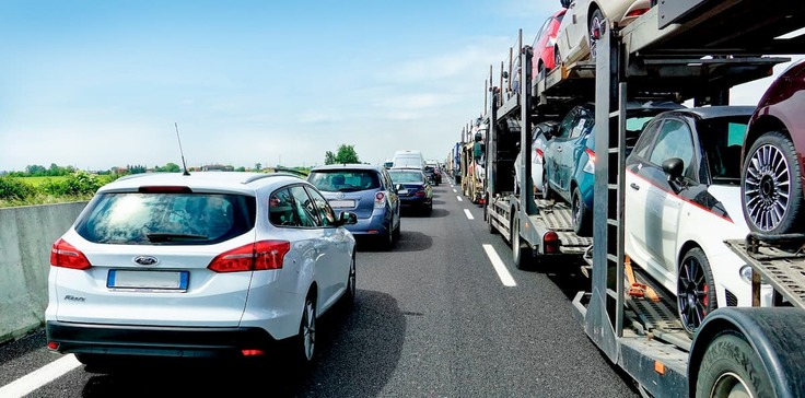 So geht es nicht - die Rettungsgasse fehlt